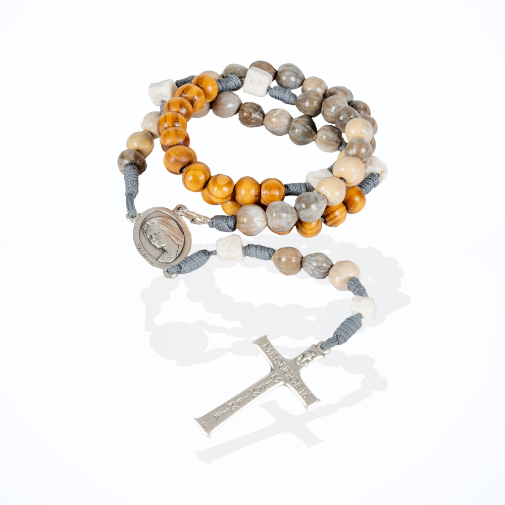 Collana Rosario cattolico di Medjugorje, fatto a mano con bacche di Giobbe, Ulivo e Pietra dalla Collina delle Apparizioni
