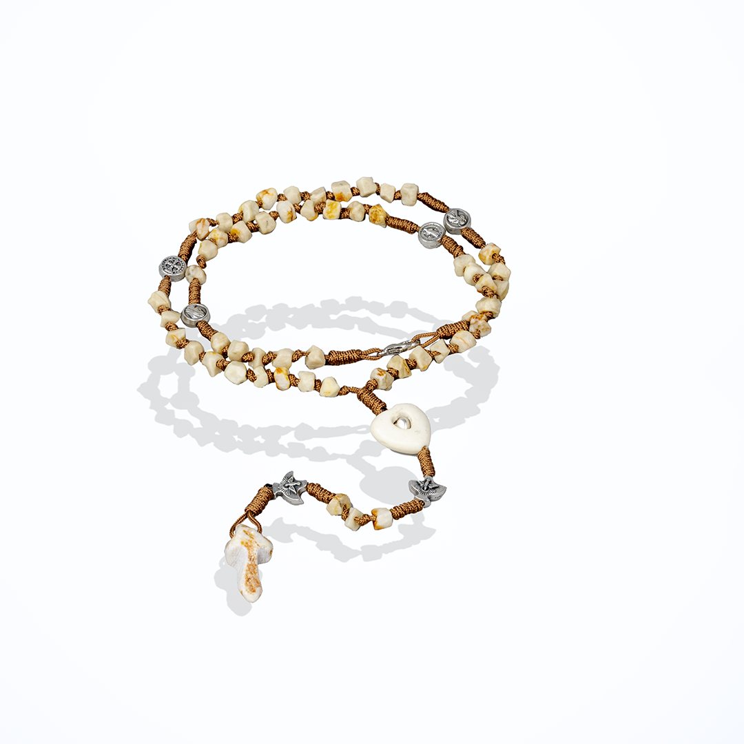 Collana Rosario di Medjugorje in pietra dalla Collina delle Apparizioni con il cuore di Maria, San Benedetto e Spirito Santo