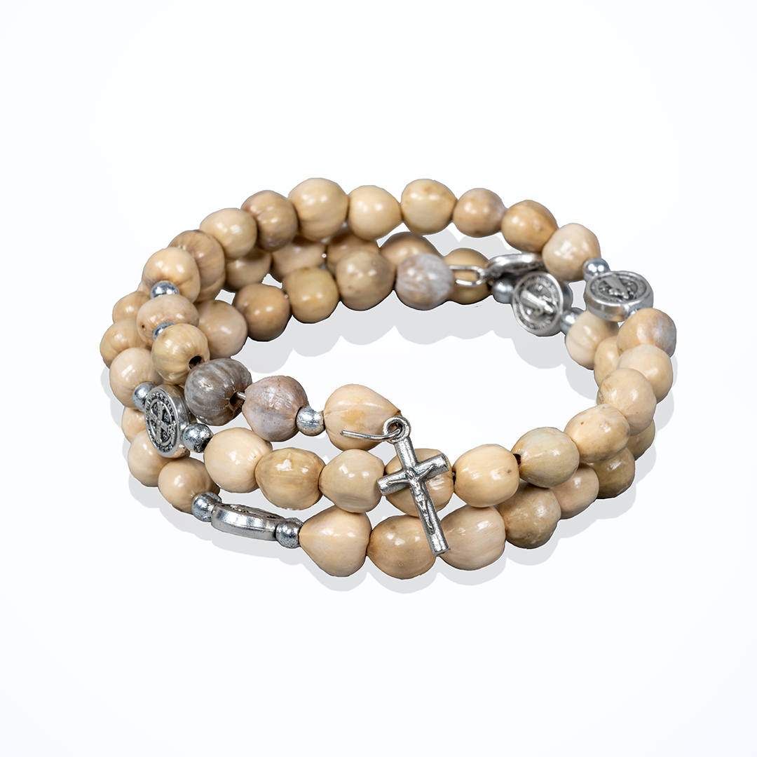 Alternative view of Braccialetto rosario di Medjugorje con bacche di Giobbe