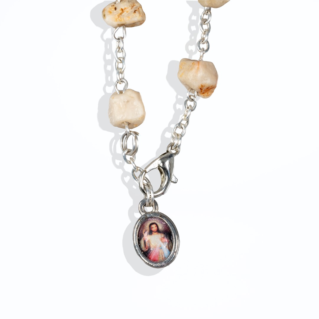 Alternative view of Braccialetto Decina del Rosario in Pietra della Collina delle Apparizioni di Medjugorje