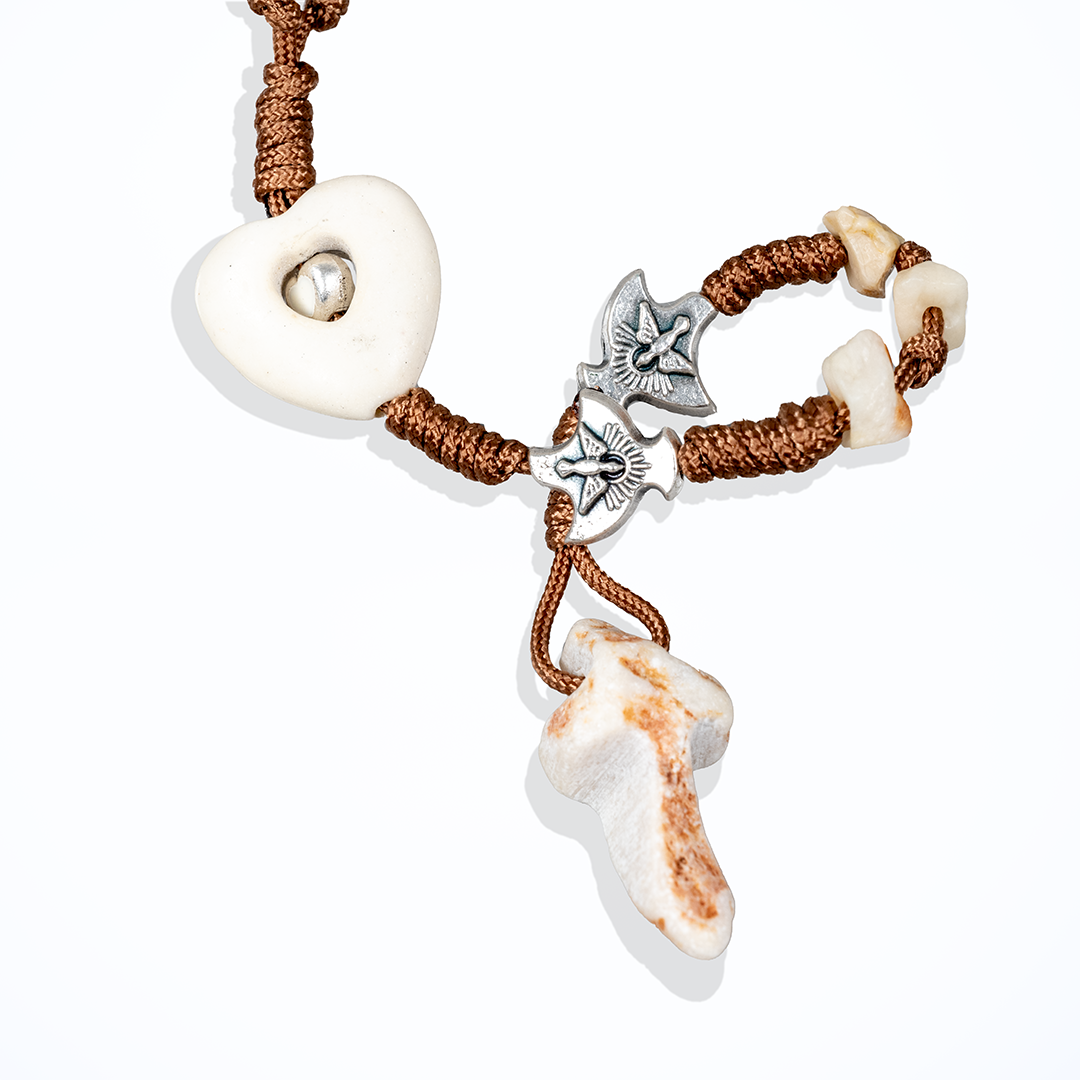 Alternative view of Collana Rosario di Medjugorje in pietra dalla Collina delle Apparizioni con il cuore di Maria, San Benedetto e Spirito Santo